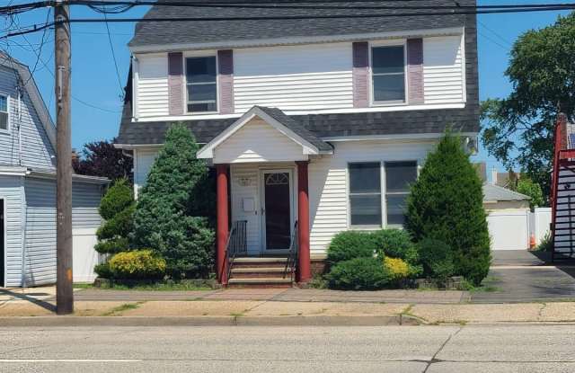 3591 Merrick Road Gallery 1