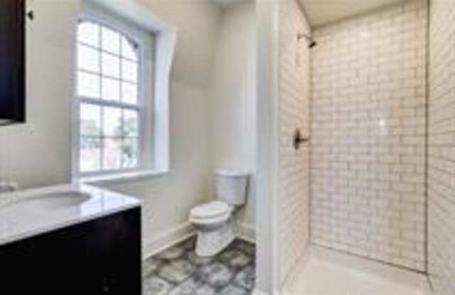 203 North Esplanade Street - 2 photos photos