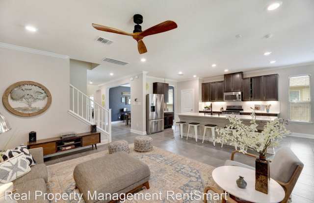 1517 Uhland Drive Gallery 4