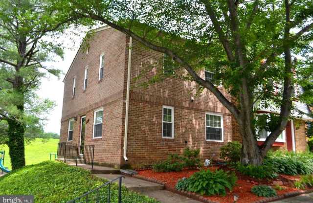 9926 LAKEPOINTE Court Gallery 1