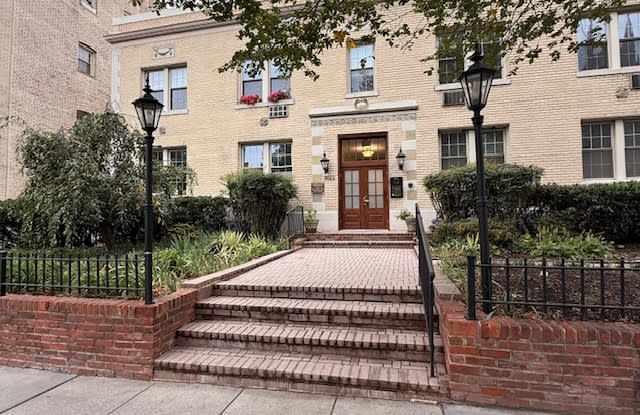 3022 Wisconsin Ave Nw photos photos