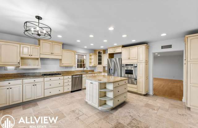 Spacious 3-Bedroom Lido Residence with Rooftop Deck | Moments from the Harbor photos photos