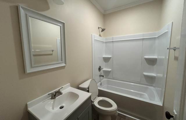 2139 Andrews Ave. - Apt 2 Gallery 4