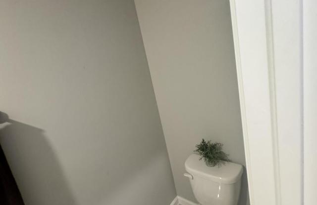 526 Salisbury Circle Gallery 4