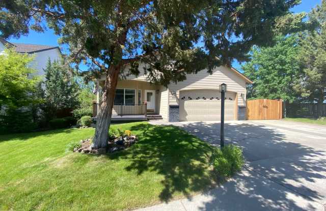 3 Bedroom home in quiet neighborhood - 380 Southeast Soft Tail Loop, Bend, OR 97702