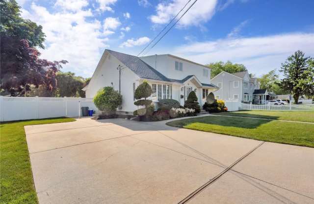 90 E 7 Street - 90 East 7th Street, Deer Park, NY 11729