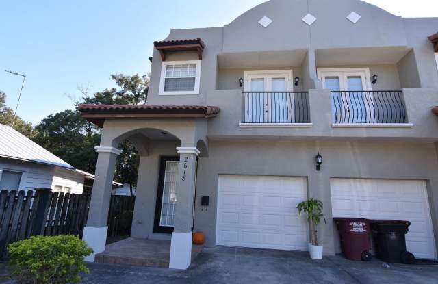 ORLANDO: 3 Bed/2.5 bath, 2 Story Townhome in Golden Heights! photos photos