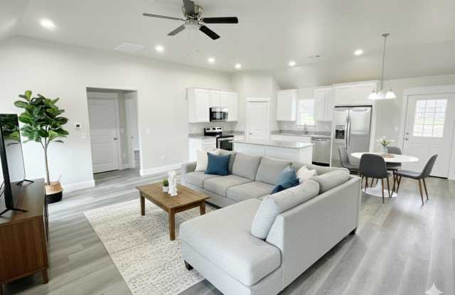 Adorable Home in Quiet Neighborhood Gallery 4