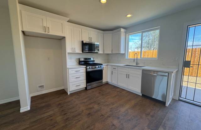 Brand New 2BR home with fenced yard Gallery 4