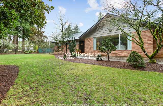 Stunning 3-Bedroom Mid-Century Modern Home in the Heart of Orient! photos photos