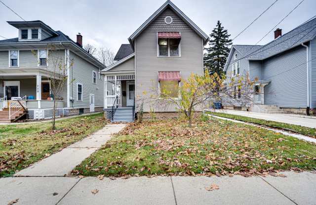 735 Sexton Street unit: 2 photos photos