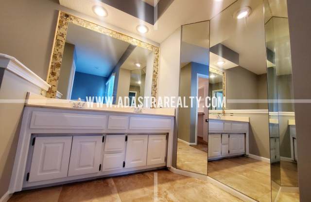Gorgeous 4 Bedroom/3 Bath Home in Shawnee-Available NOW!! photos photos