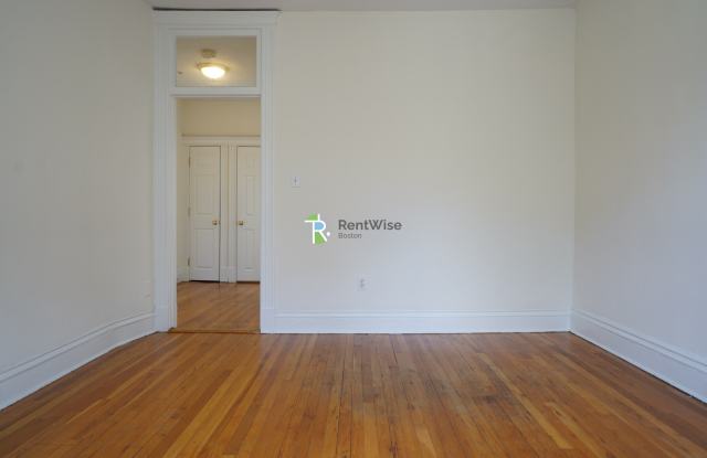 110 Warren Street Gallery 4