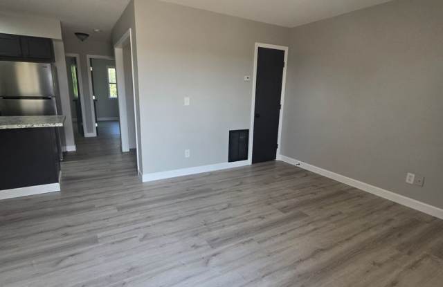 2 Bedroom , 1 Bathroom Apartment! Gallery 3