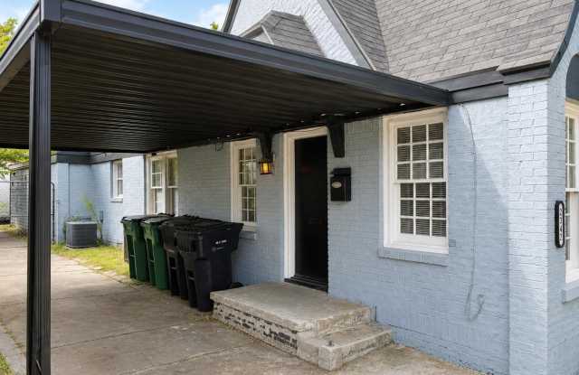Available NOW!!! ***$300 OFF FIRST FULL MONTH'S RENT***Make This Charming Duplex Your Next Home! Gallery 4