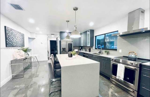 1713 Moffett Street photos photos