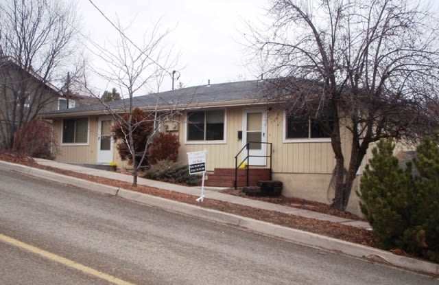 Duplex within walking distance to downtown - 305 North 3rd Street, Klamath Falls, OR 97601
