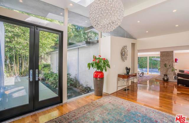 1108 LAUREL Way Gallery 3