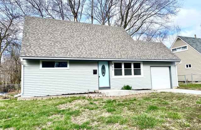 821 S Sunset Dr - 821 South Sunset Drive, Olathe, KS 66061
