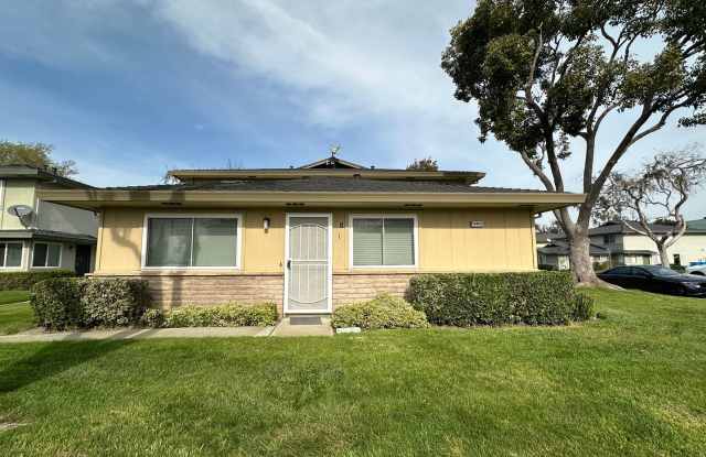 Updated 2 Bed / 1 Bath - Ground Floor Condo - Commuter-Friendly Location photos photos