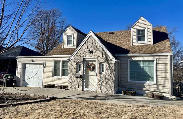 Cozy 3 Bedroom, 2.5 Bath Home in a Great Omaha Location! Gallery 1