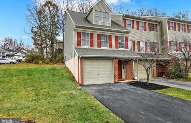 Updated 3 Bed 1.5 Bath Townhouse in Lititz! photos photos