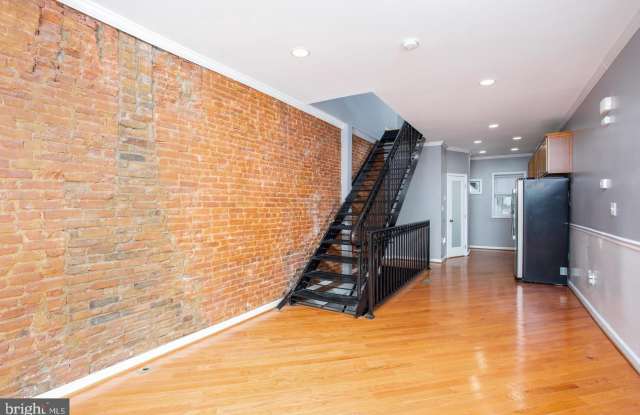 1108 S EAST AVENUE Gallery 4