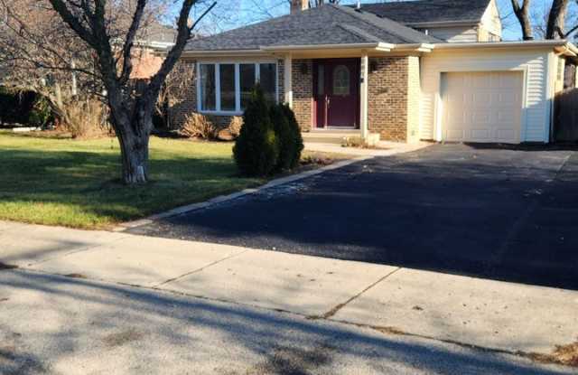 497 Ridge Rd - 497 Ridge Road, Highland Park, IL 60035