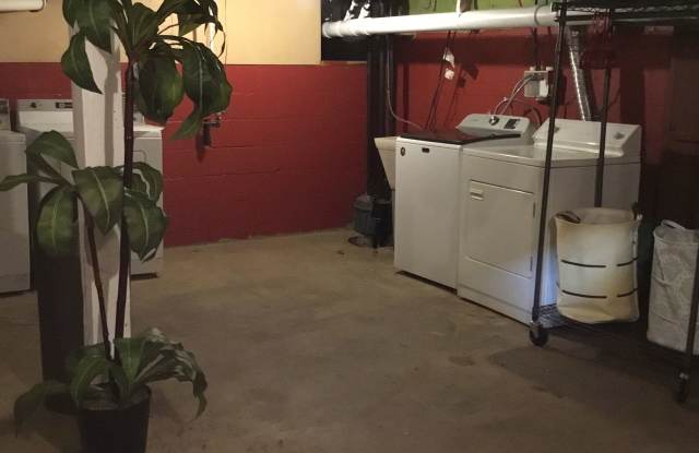 ALL UTILITIES INCLUDED!! Unfurnished 1 bedroom, 1 bath triplex located in Kellogg, Idaho. - 411 Main Street, Kellogg, ID 83837