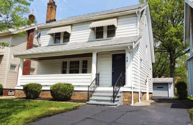3 Bed - 1.5 Bath Colonial for Rent in Cleveland Heights! photos photos