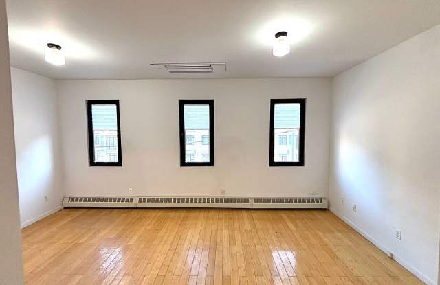 810 Wyckoff Ave photos photos
