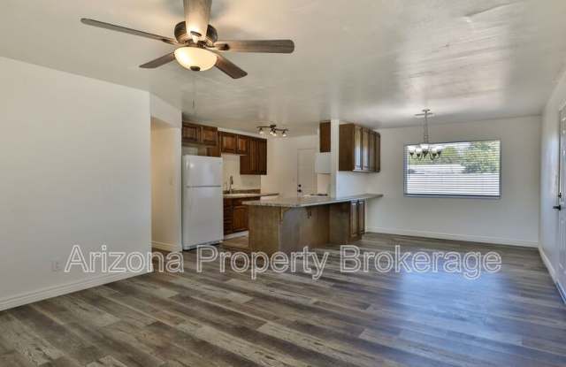 208 E. Park Ave. photos photos