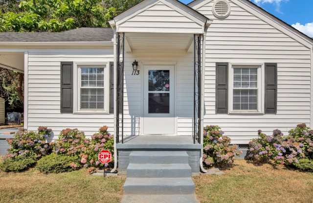 Available Now! 2 Bedroom 1 Bath In Fayetteville- Small Dogs Okay photos photos
