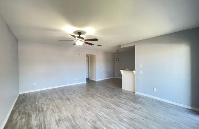 2 Bed / 2 Bathroom w/ Laundry & A/C in unit photos photos