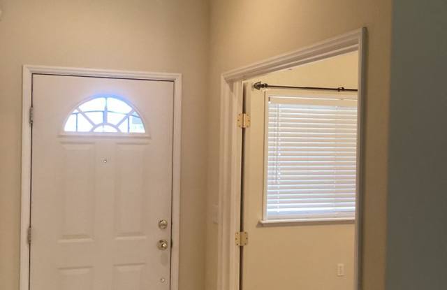 Beautiful Northeast Single Story Home Located In River Ranch Gallery 4
