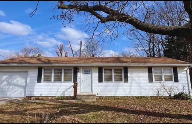 204 W Grand photos photos