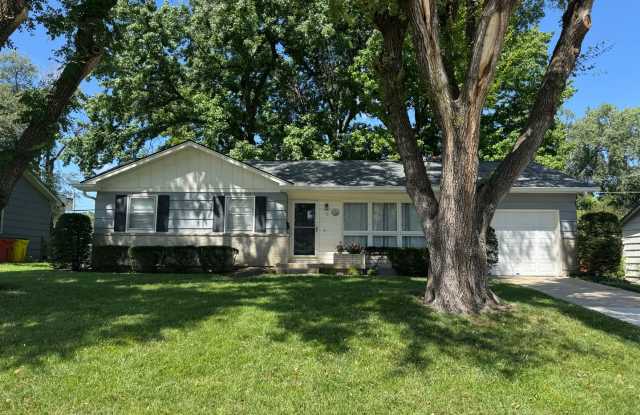 Charming 3 Bedroom Ranch Home with Incredible Yard – Award-Winning Schools! photos photos