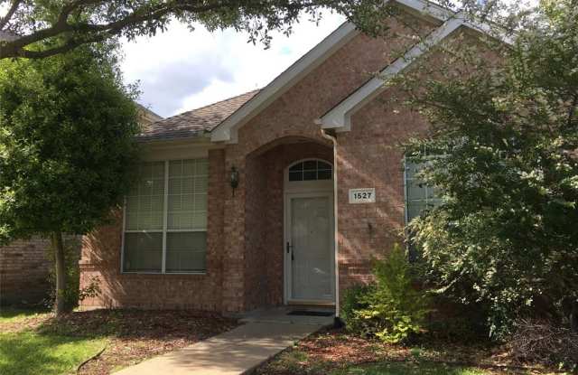 1527 Fallcreek Court Gallery 2