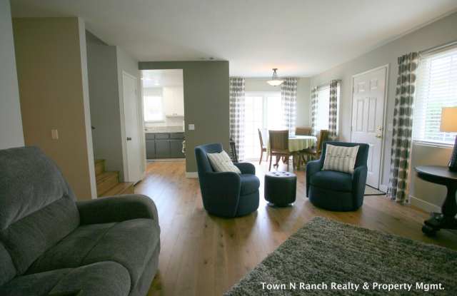 3Br 2 1/2Ba, 2 Story Condo Avail now  short term lease Gallery 3