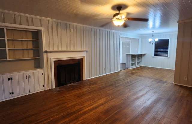 Spacious 3-Bedroom Brick Home with Fireplace and Wood Floors in Valdosta Gallery 3