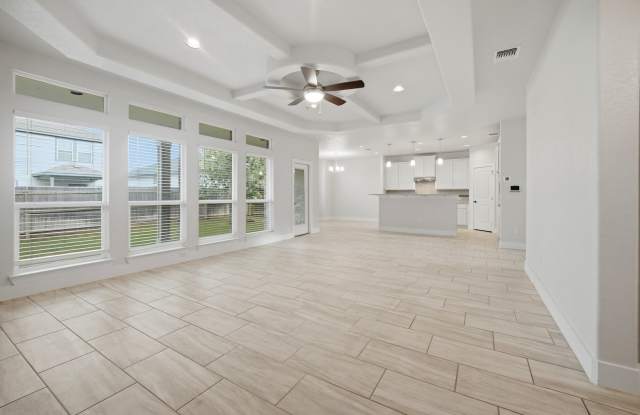 Stunning 4BED/3BATH House for Lease! AVAILABLE NOW! Gallery 1
