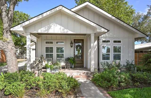 904 West Alligator Street - 904 West Alligator Street, Caldwell, TX 77836