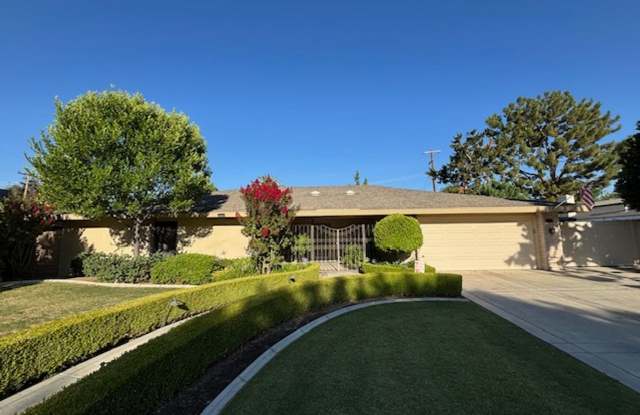 Beautiful 3 Bedroom / 2 Bathroom Home in Stockdale Country Club. Paid Solar System! photos photos
