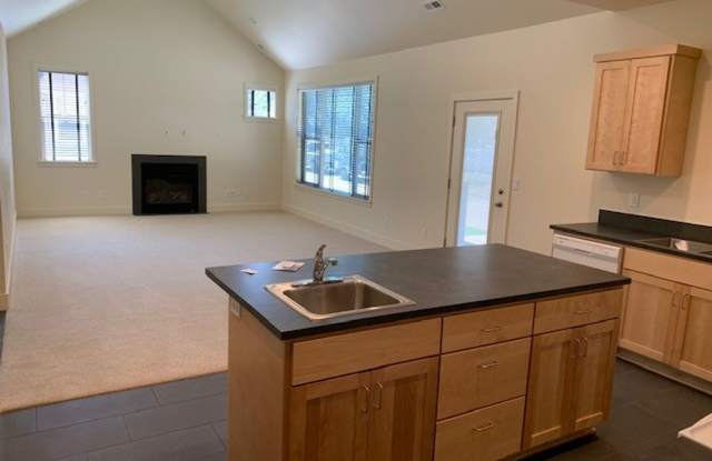 Deluxe House near Autzen! Gallery 4