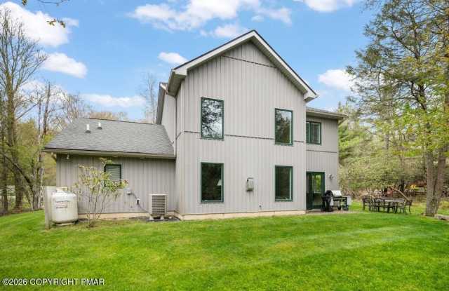 2236 Hillcrest Drive Gallery 3