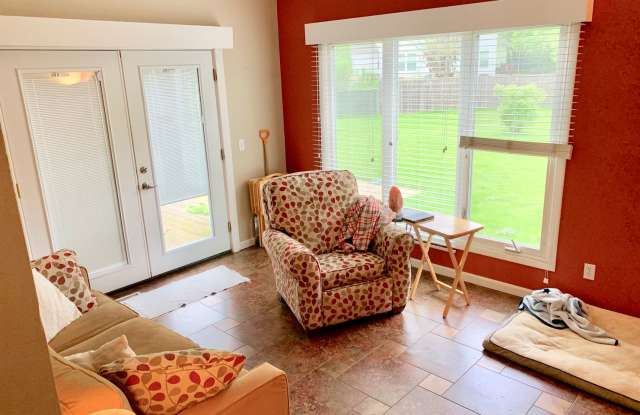 Enjoy outdoor living with huge yard in this 3 bedroom townhome! photos photos