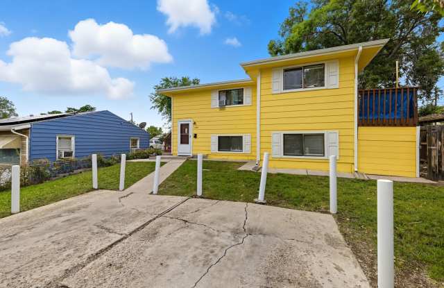Available Immediately! 3 Bed 1 Bath in Denver photos photos