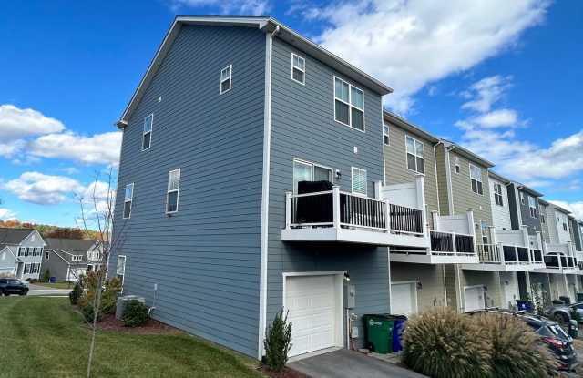 Fabulous townhome in Clifton Subdivision Gallery 4
