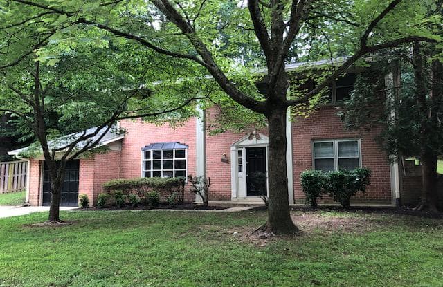 4906 HEVERSHAM COURT - 4906 Heversham Court, Kings Park West, VA 22032