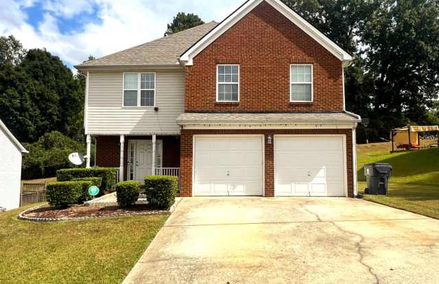 Spacious 4BD/2.5B Home in Hampton Gallery 1